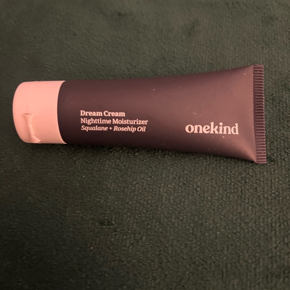 onekind Dream Cream Nighttime Moisturizer - Deep Plum with Pink Cap